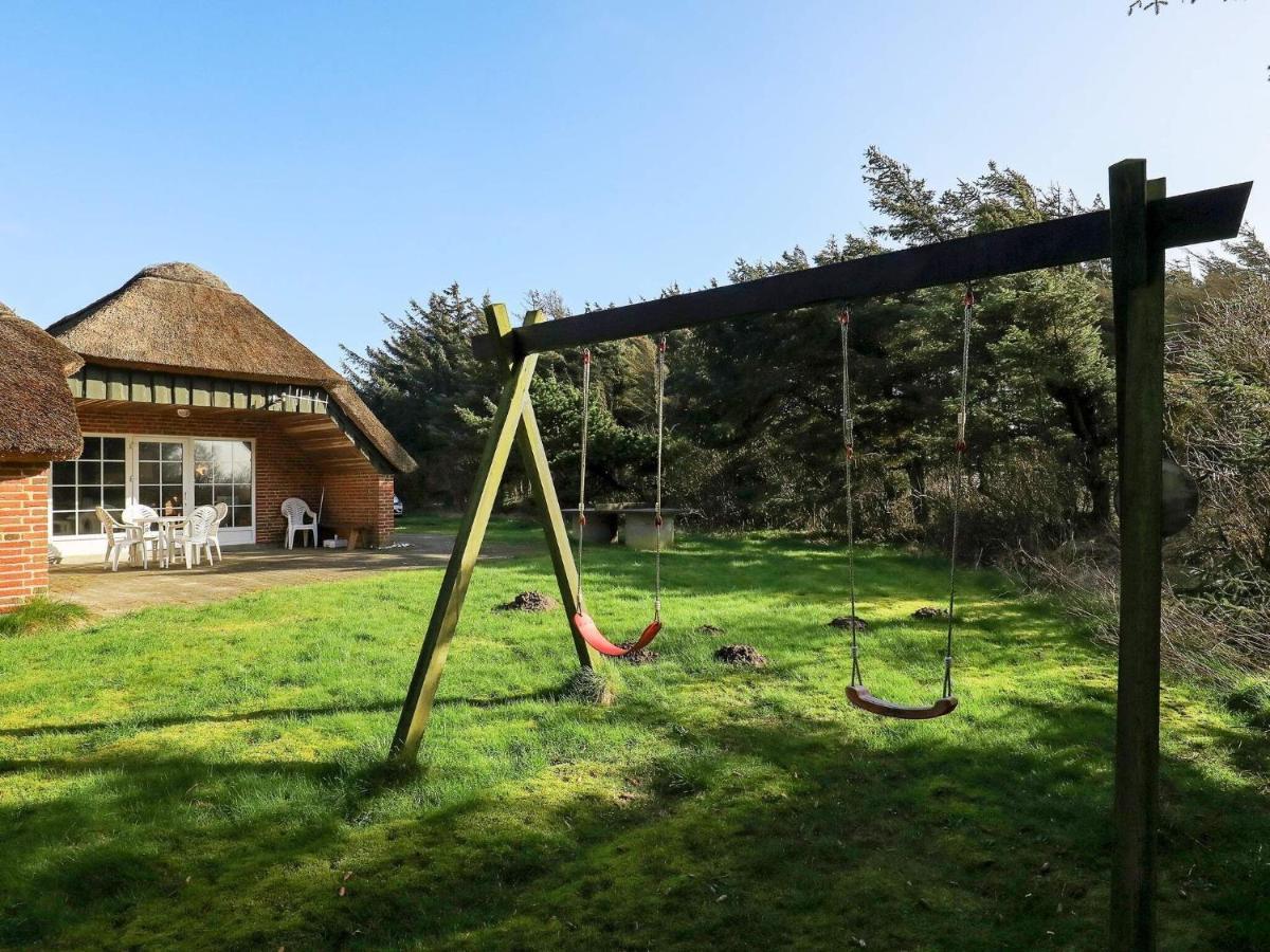 Three-Bedroom Holiday Home In Lokken 1 Exteriör bild